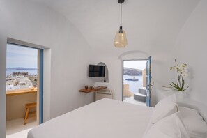 Honeymoon Villa, 1 Bedroom, Hot Tub, Sea View | 2 bedrooms, premium bedding, in-room safe, individually decorated - Nano Oia Villas (Santorini)
