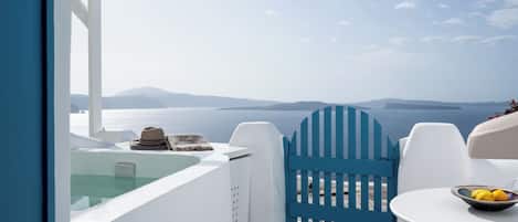 Cave Traditional Villa, Jetted Tub, Sea View | Bain à remous privé