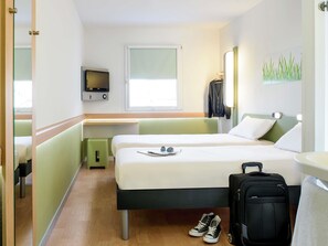 Premium bedding, desk, soundproofing, free WiFi