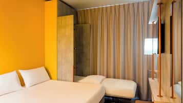Room (1 Double Bed and 1 Closed Bed) | Premium bedding, desk, soundproofing, WiFi (free)