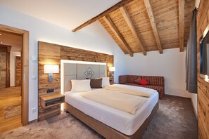 In-room safe, blackout curtains, iron/ironing board - Der Rainerhof (Flachau)