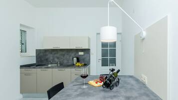 Private kitchen | Full-size fridge, coffee/tea maker