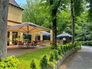 Outdoor dining - Park-hotel Zirndorf (ZIRNDORF)