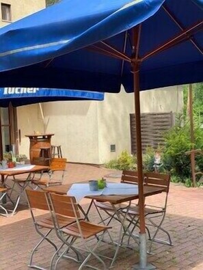 Outdoor dining - Park-hotel Zirndorf (ZIRNDORF)