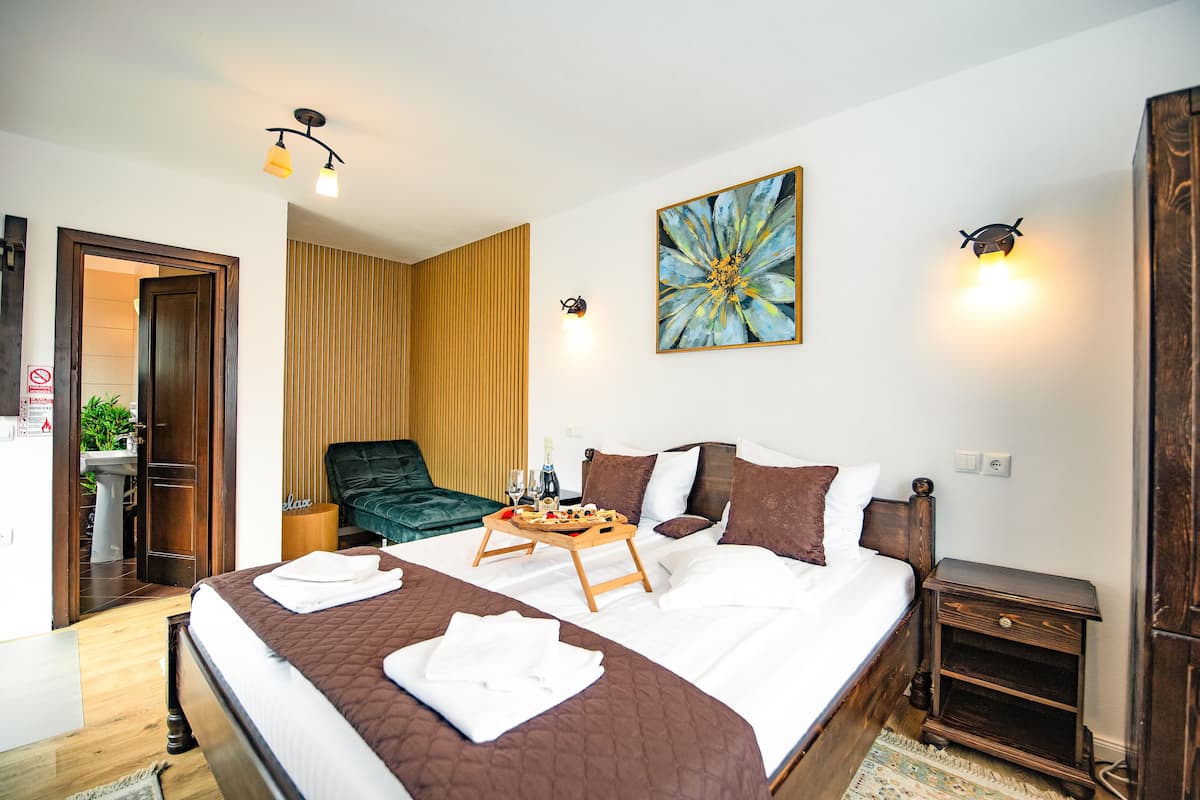 Double Room, Pool View | 1 bedroom, minibar, free WiFi, bed sheets