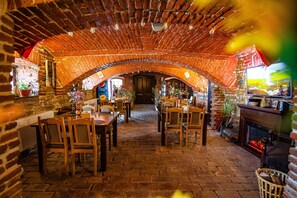 Serveert ontbijt en diner, regionale gerechten