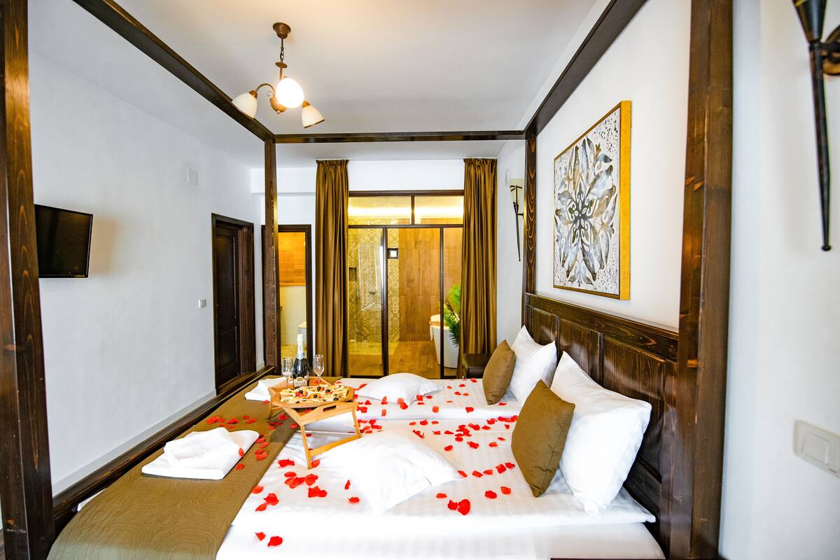 Deluxe Apartment | 1 bedroom, minibar, free WiFi, bed sheets