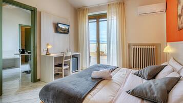 Junior Studio Suite | Premium bedding, minibar, individually decorated, individually furnished