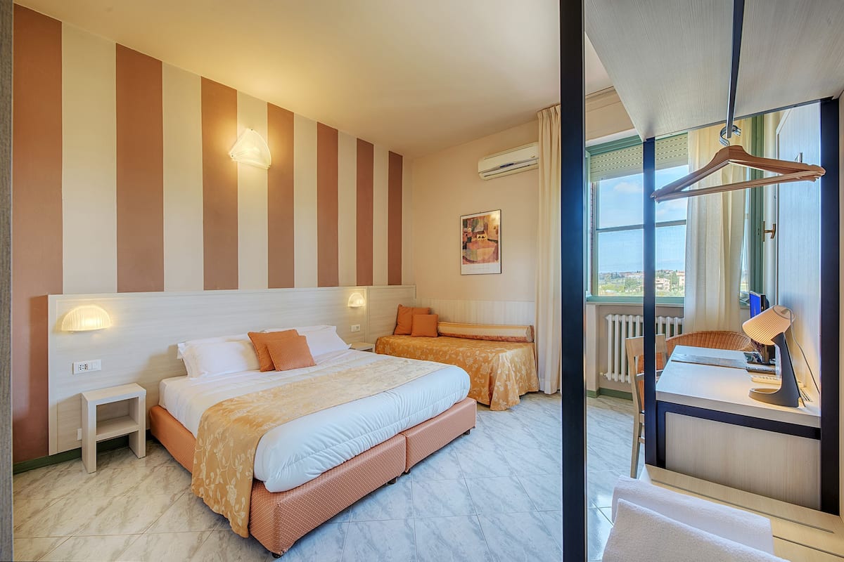 Premium bedding, minibar, desk, blackout curtains