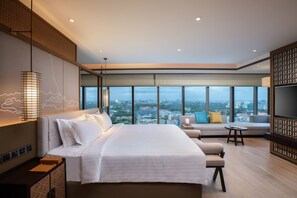 ملاءات من القطن المصري وأغطية فراش متميزة وميني بار وخزنة داخل الغرفة