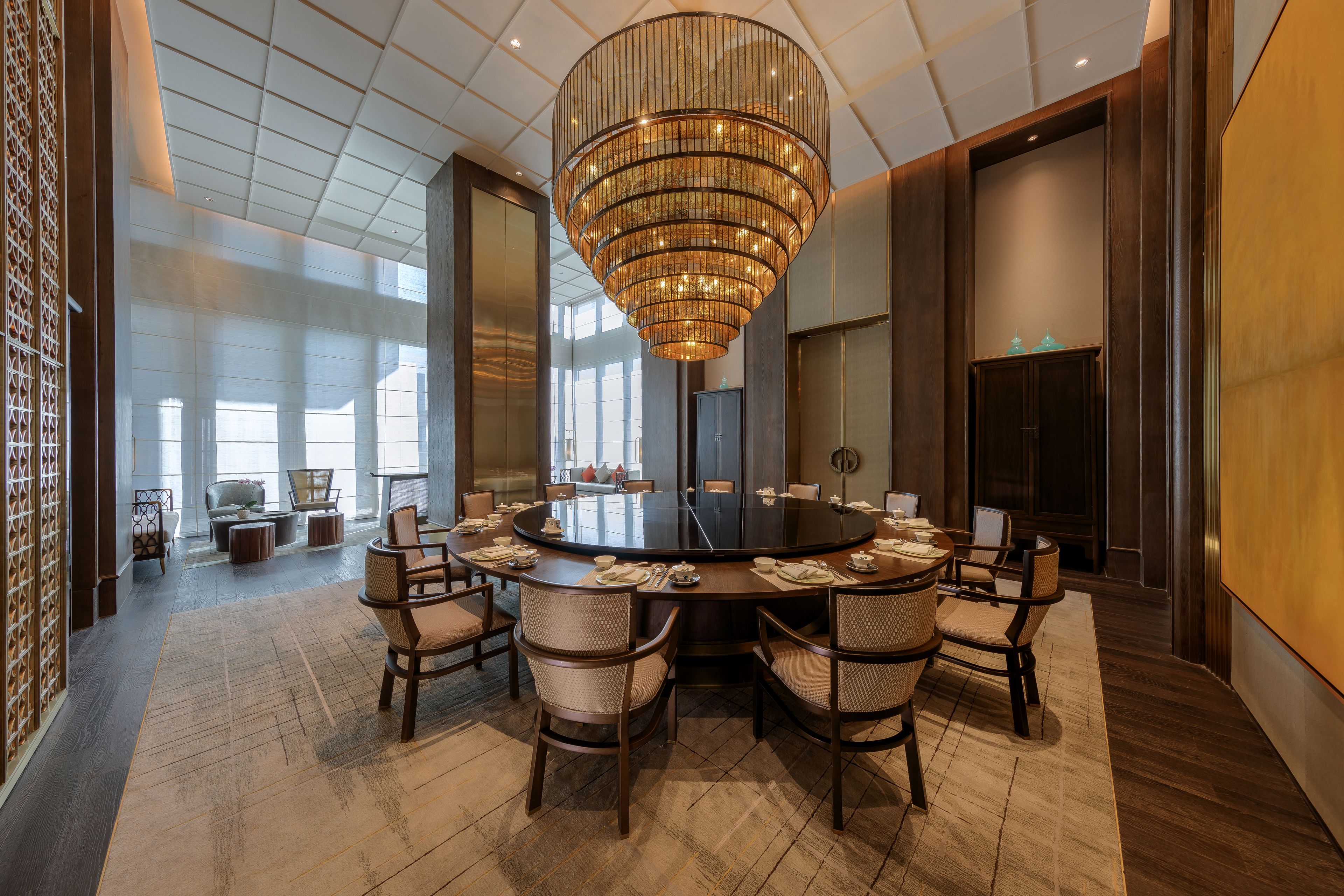 3 restaurants, breakfast, lunch, dinner served; international cuisine