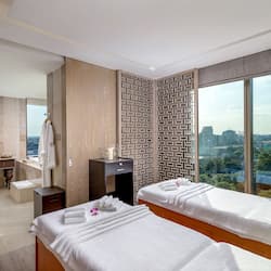 Couples treatment room(s), sauna, hot tub, steam room, body treatments