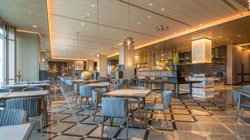 Desayuno buffet todos los días (USD 15 por persona)