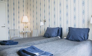 Double Room, Shared Bathroom (Barchaeus) | Premium bedding, blackout drapes, soundproofing, iron/ironing board - Polhem Bed & Breakfast (Falun)