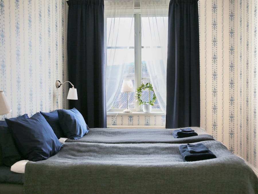 Tweepersoonskamer, gemeenschappelijke badkamer (Barchaeus) | Luxe beddengoed, verduisterende gordijnen, geluiddichte muren