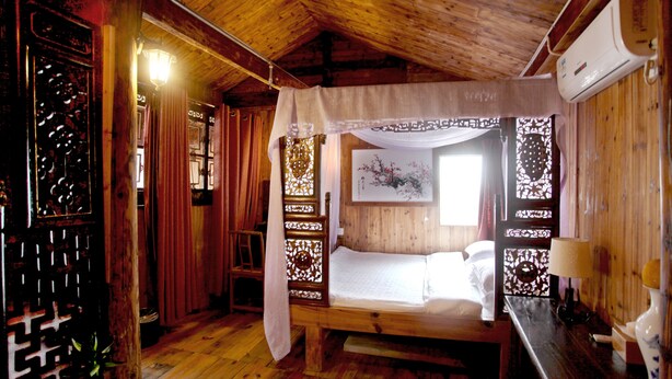 Grand Family Room | Desk, blackout curtains, free WiFi - Huangshan old street courtyard (Huangshan)