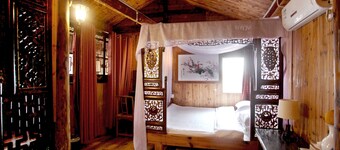 Huangshan old street courtyard