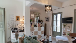 Deluxe Suite | 1 bedroom, Egyptian cotton sheets, premium bedding, pillowtop beds - Faces Art Suites (Rhodes)
