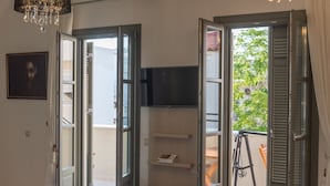 Deluxe Suite | 1 bedroom, Egyptian cotton sheets, premium bedding, pillowtop beds - Faces Art Suites (Rhodes)