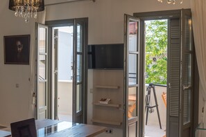 Deluxe-sviitti | 1 makuuhuone, egyptinpuuvillaiset lakanat, ylelliset vuodevaatteet