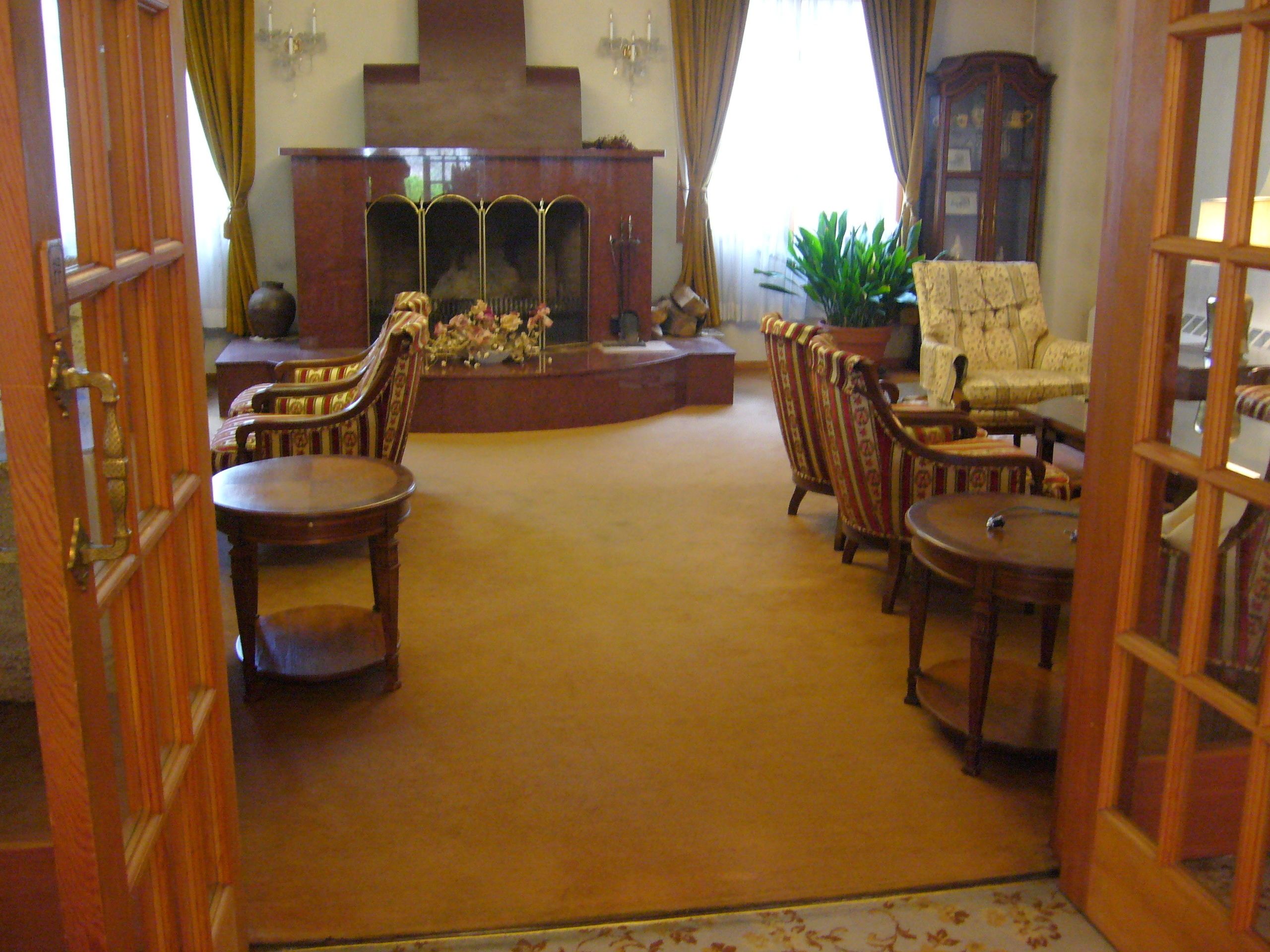 Lobby lounge