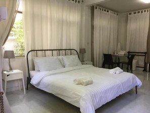 Desk, free WiFi - Many Trees (Bangkok)
