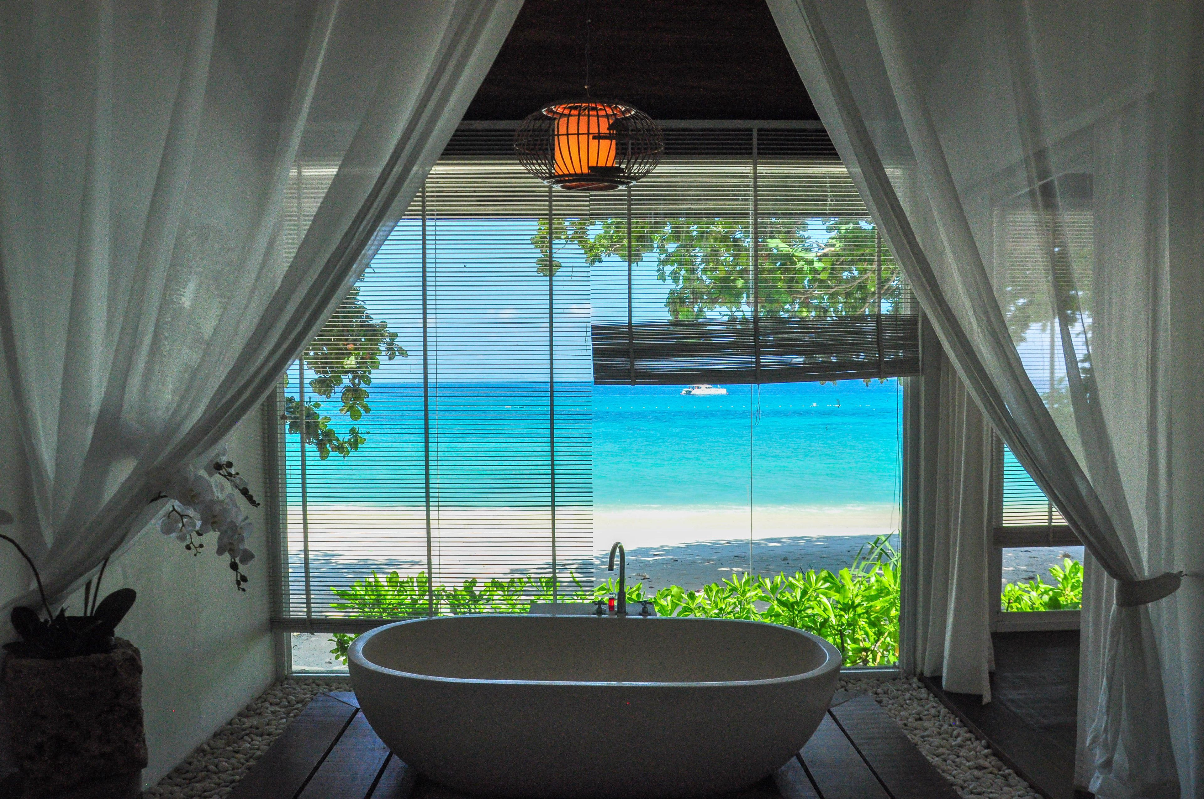 deep-soaking bathtub