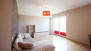 Basic Apartment, 2 Single Beds | Living room | Flat-screen TV - Kutseli Apartments - Kuperjanovi 70 (Tartu)