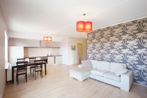 Apartamento | Zona de estar | Una televisión de pantalla plana