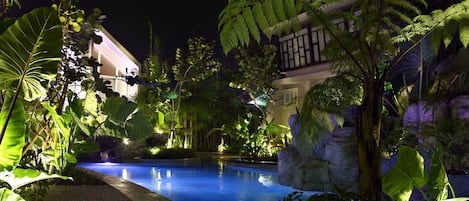 Kolam renang outdoor