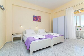 Standard Twin Room | In-room safe, iron/ironing board, free cribs/infant beds - Hotel Triton (Hersonissos)