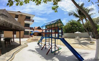 Área de juegos infantiles al aire libre