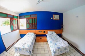 Basic dubbelrum - 2 enkelsängar | Minibar, gratis wi-fi och sängkläder