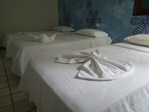 Basic Triple Room, 3 Single Beds | Minibar, free WiFi, bed sheets - Hotel Rio Mar (Barra de São Miguel)