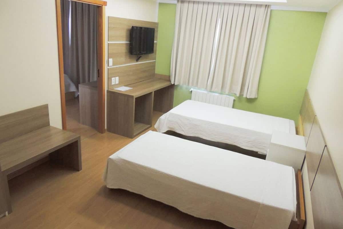 Minibar, cortinas blackout, sistema de insonorización y wifi gratis