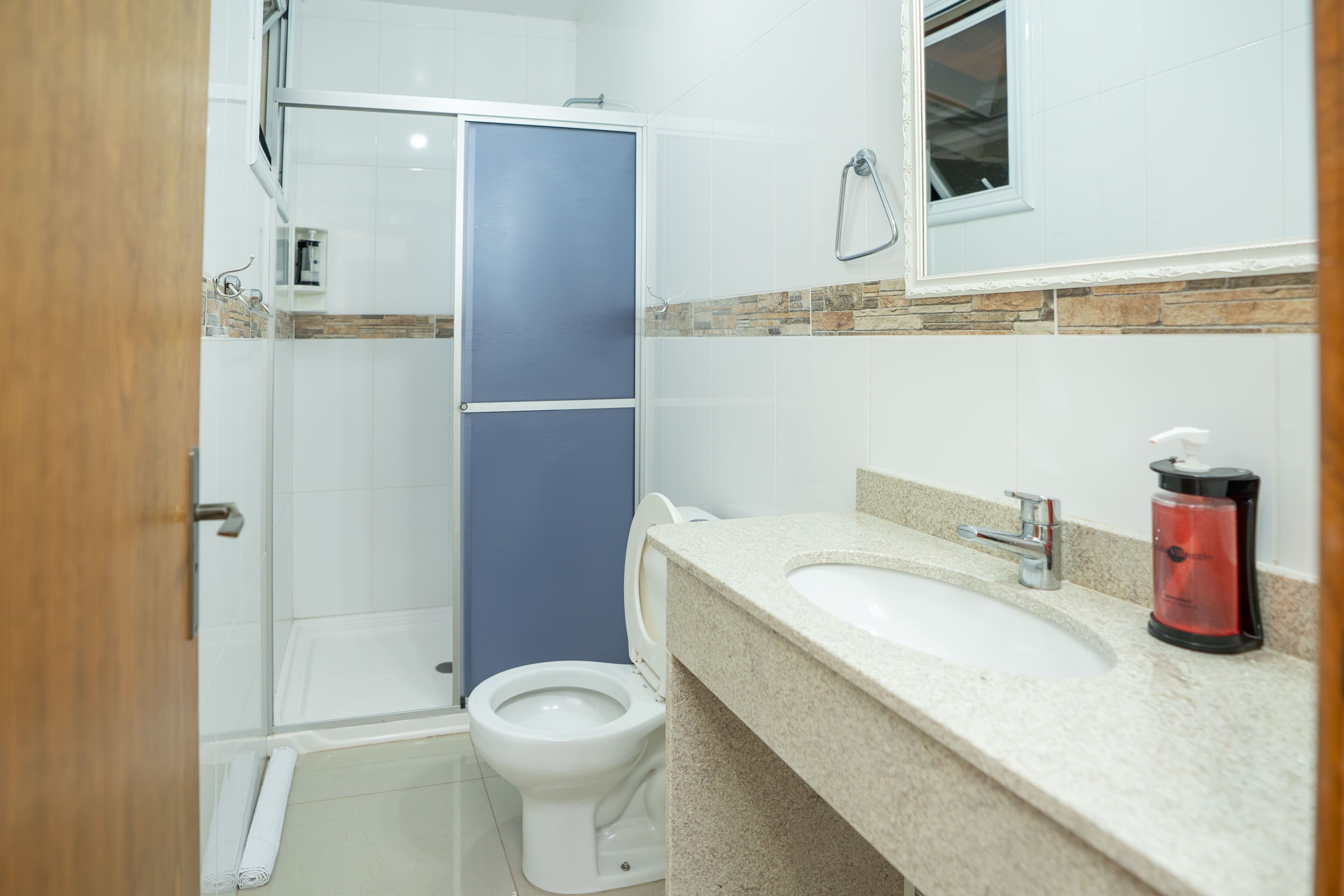 economy single room | 1 bedroom, minibar, blackout curtains, soundproofing