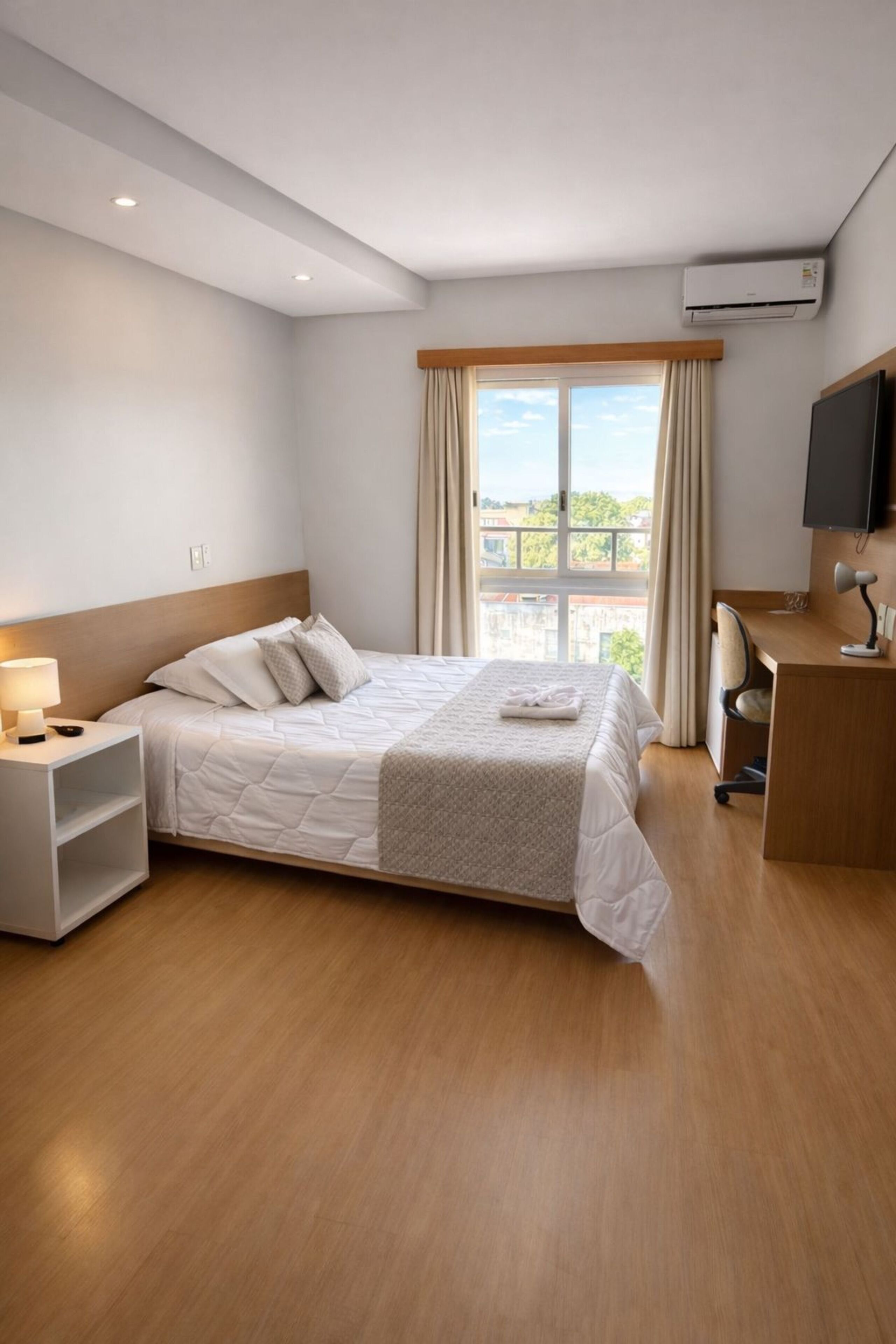 Minibar, blackout curtains, soundproofing, free WiFi