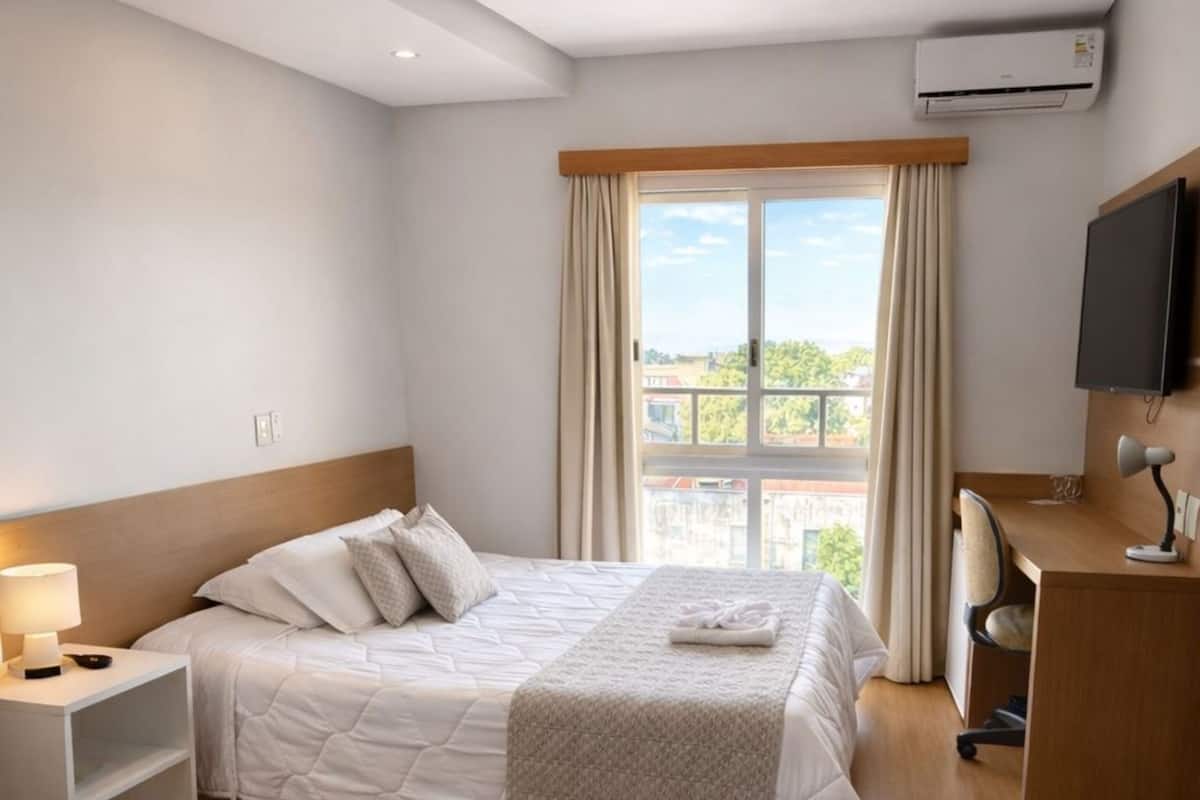 Minibar, blackout curtains, soundproofing, free WiFi