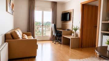 Minibar, blackout curtains, soundproofing, free WiFi