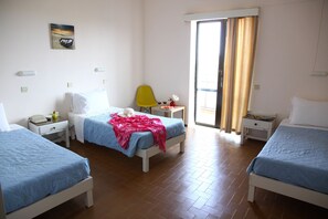 Habitación triple | Caja fuerte, tabla de planchar con plancha, cunas gratuitas