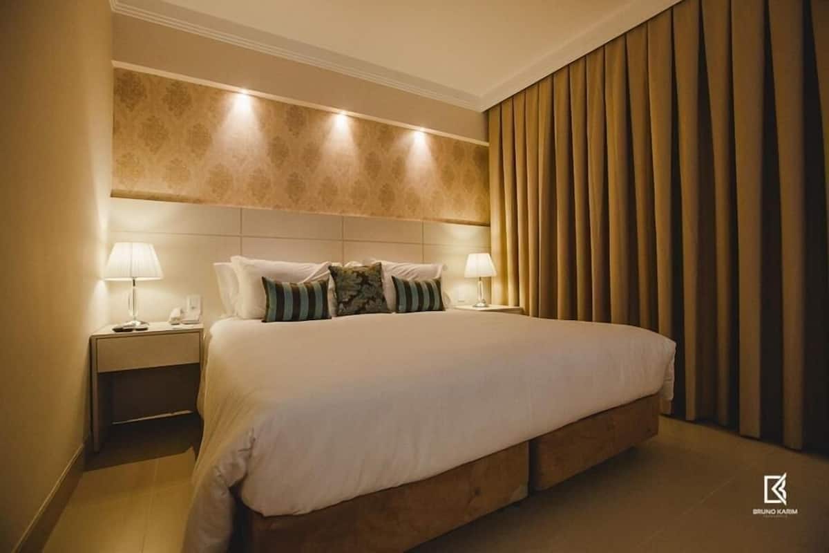 Egyptian cotton sheets, premium bedding, minibar, in-room safe