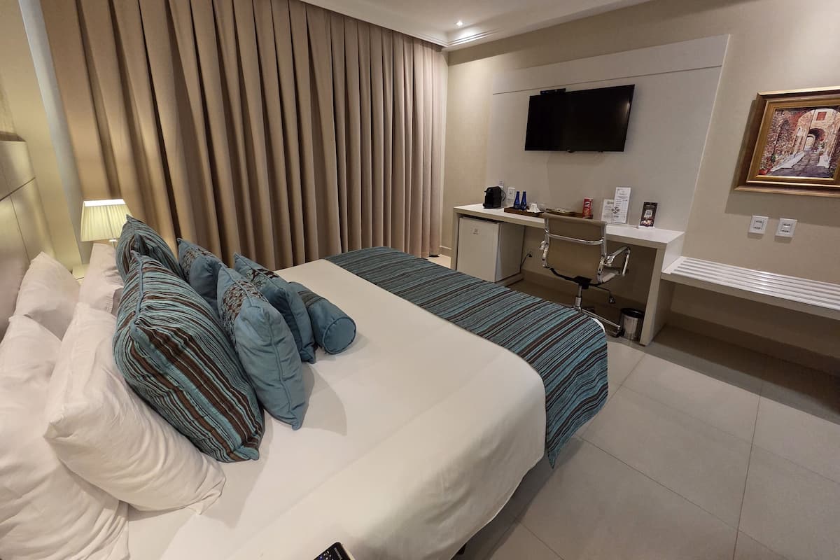 Luxe kamer, 1 kingsize bed | Lakens van Egyptisch katoen, luxe beddengoed, een minibar