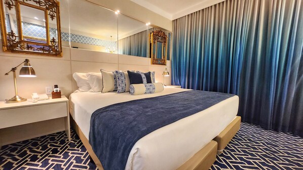 Romantic Room, 1 King Bed | Egyptian cotton sheets, premium bedding, minibar, in-room safe