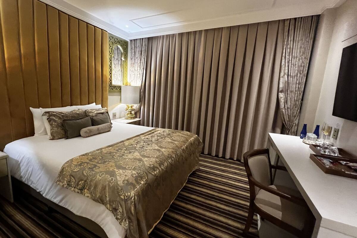 Presidentiële kamer, 1 kingsize bed | Lakens van Egyptisch katoen, luxe beddengoed, een minibar