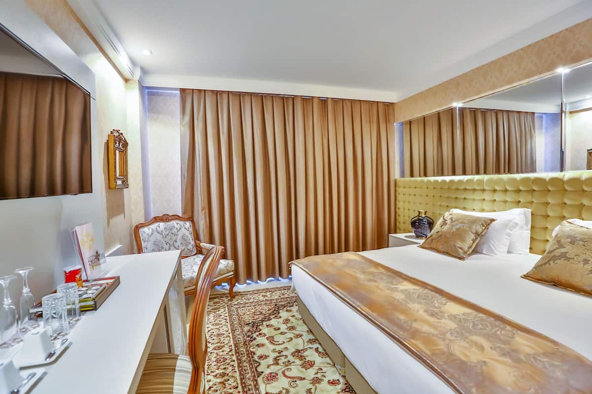 Premium-Zimmer, 1 King-Bett | Bettwäsche aus ägyptischer Baumwolle, hochwertige Bettwaren, Minibar