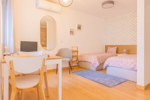 Blackout drapes, soundproofing, free WiFi, bed sheets - Porto Island (Porto)