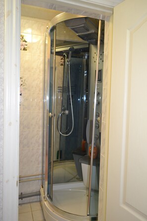 Luxury Room | Bathroom shower - Rassvet (Saransk)