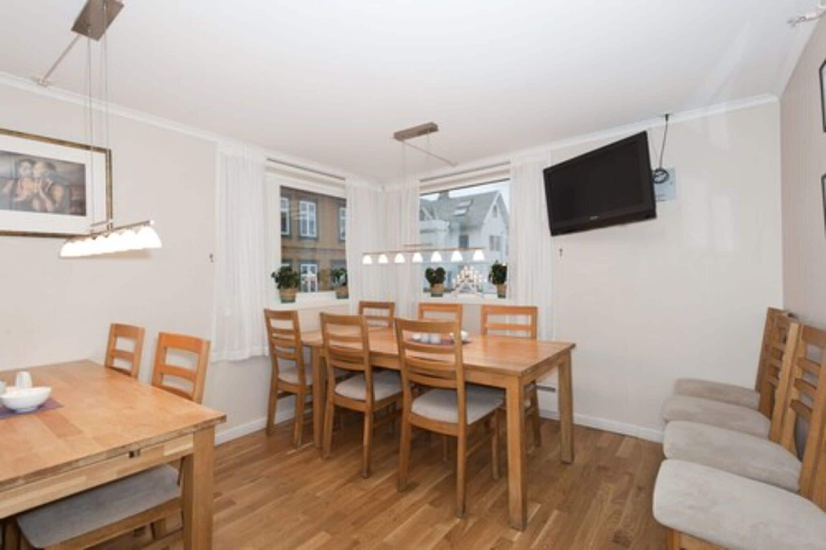 Daily to-go breakfast (NOK 100 per person)