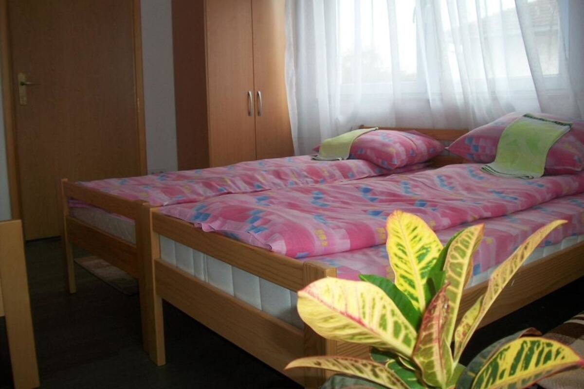 6 Bed Dormitory - 1 Bed | Een strijkplank/strijkijzer, gratis wifi, beddengoed