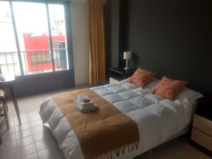 Chambre Double Économique | Bureau, fer et planche à repasser, Wi-Fi gratuit, draps fournis